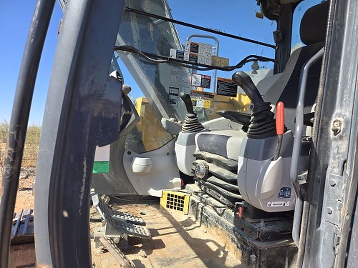 JOHN DEERE 135G photo 3
