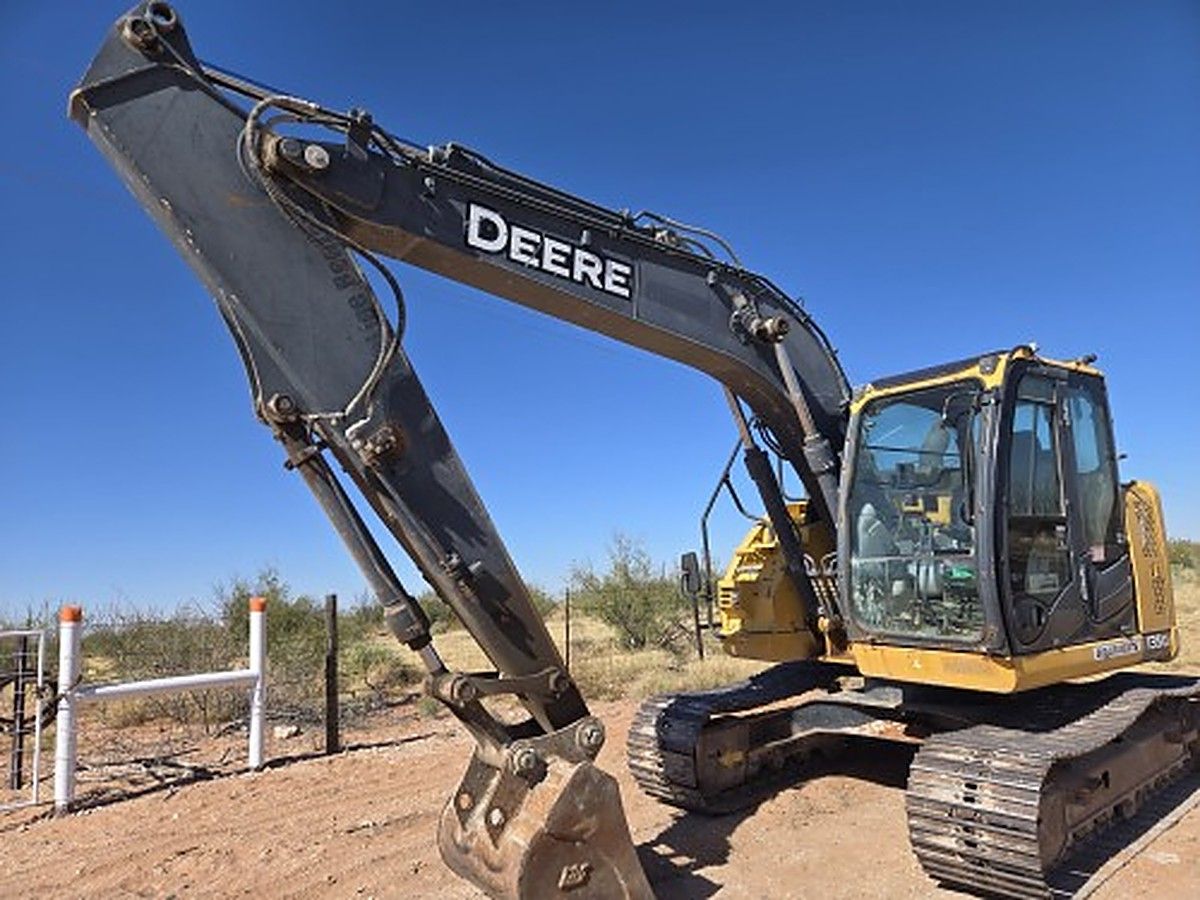 JOHN DEERE 135G photo 4