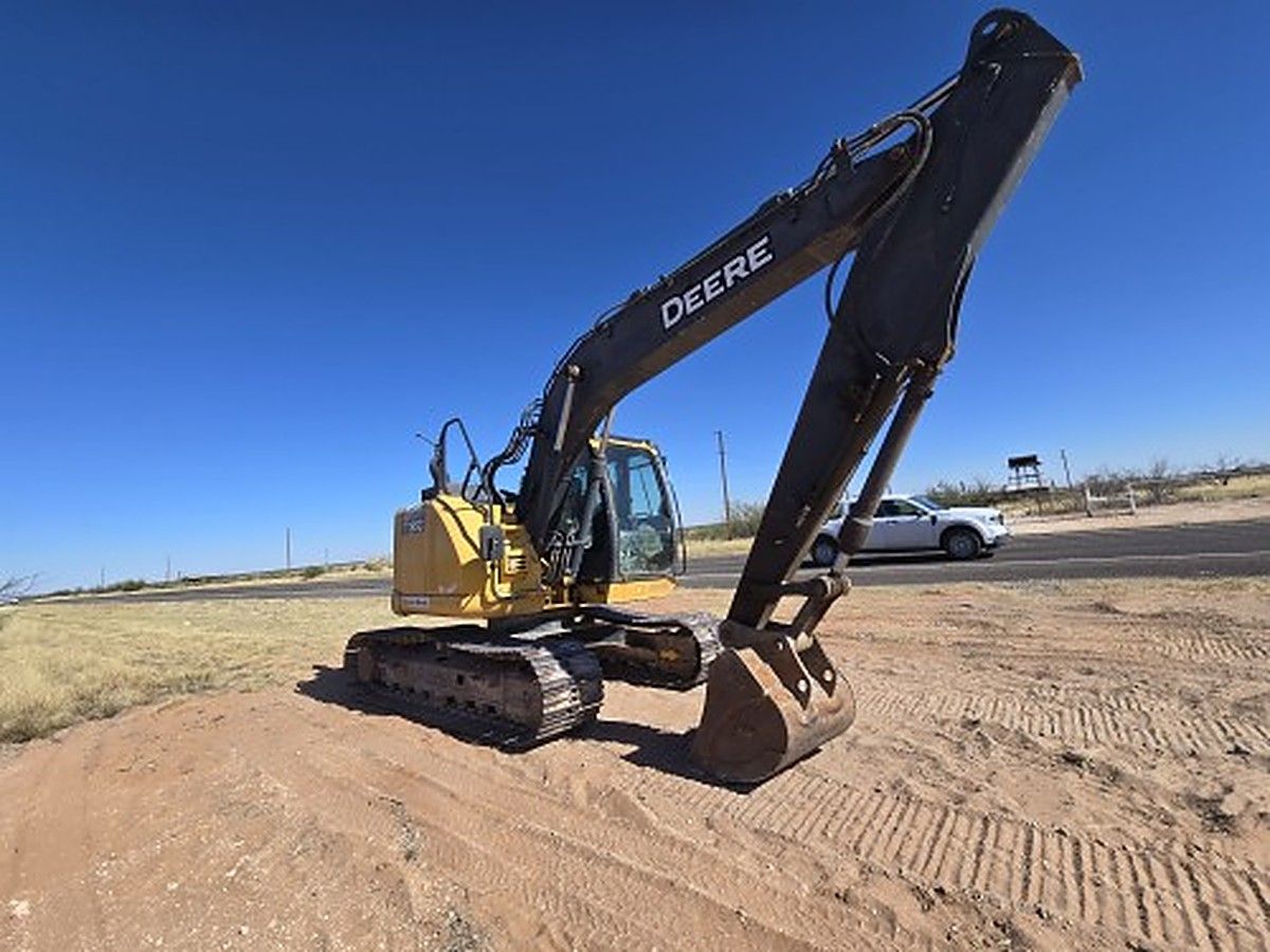 JOHN DEERE 135G photo 5