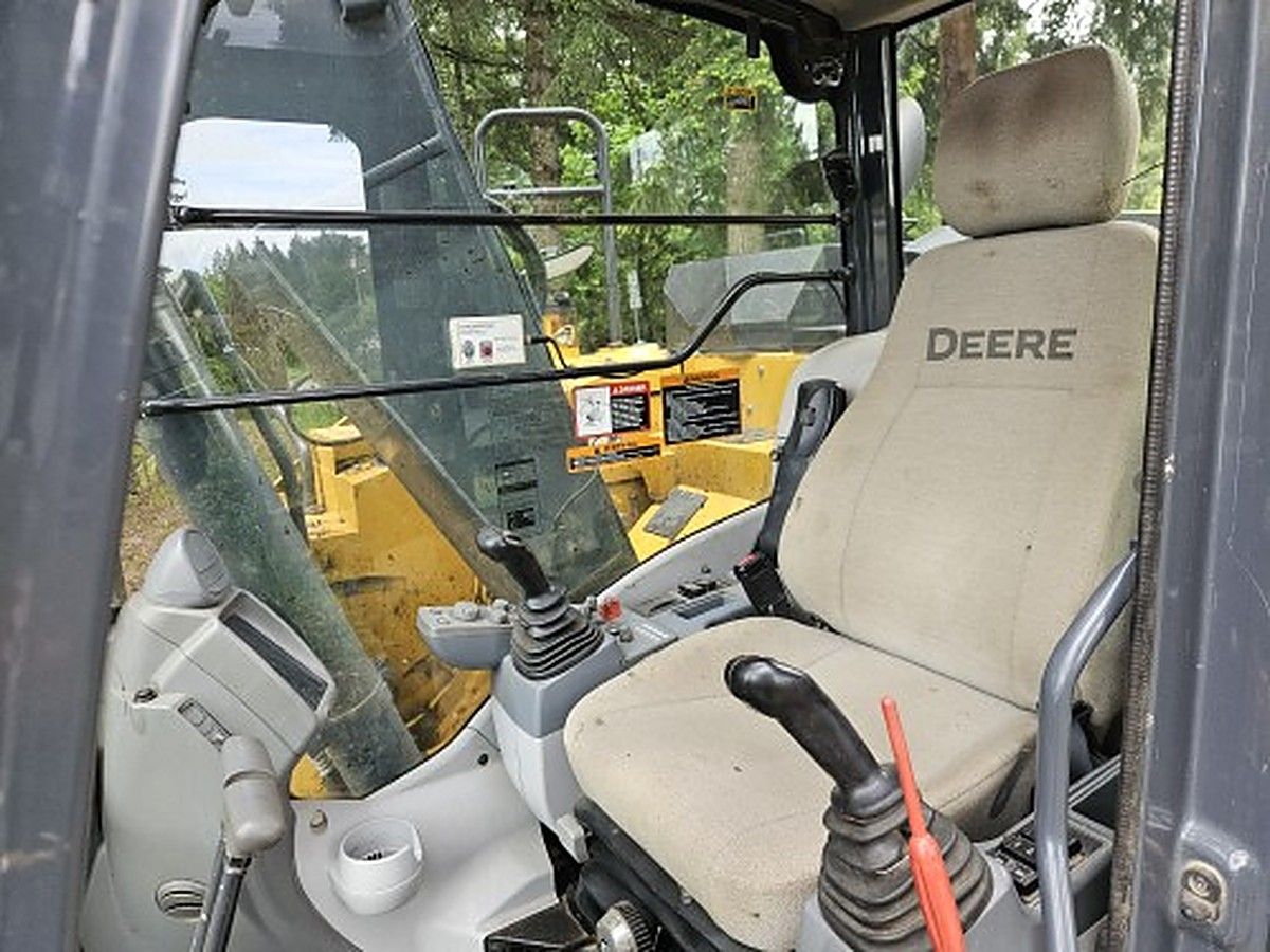JOHN DEERE 135G photo 3