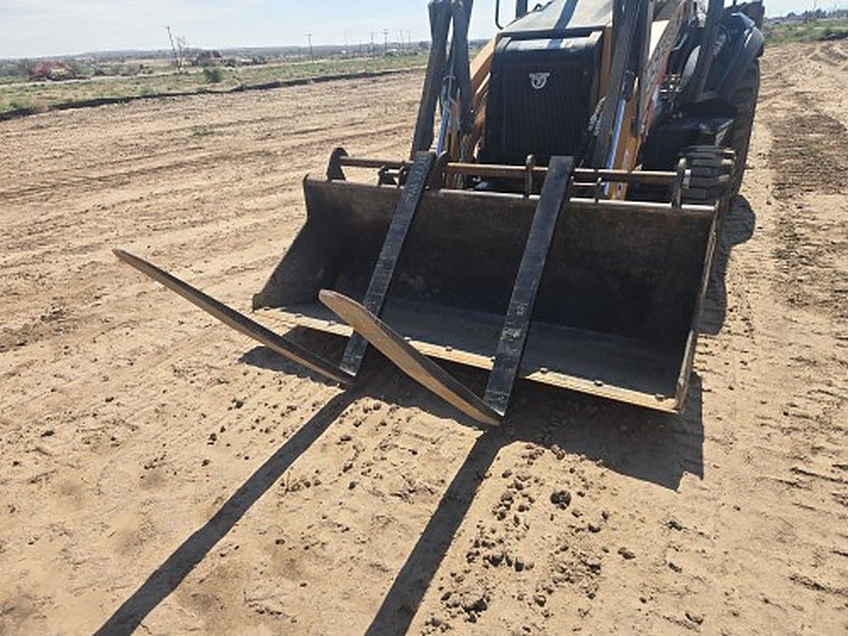 2018 JOHN DEERE 231-700 for sale in Las Vegas, NV