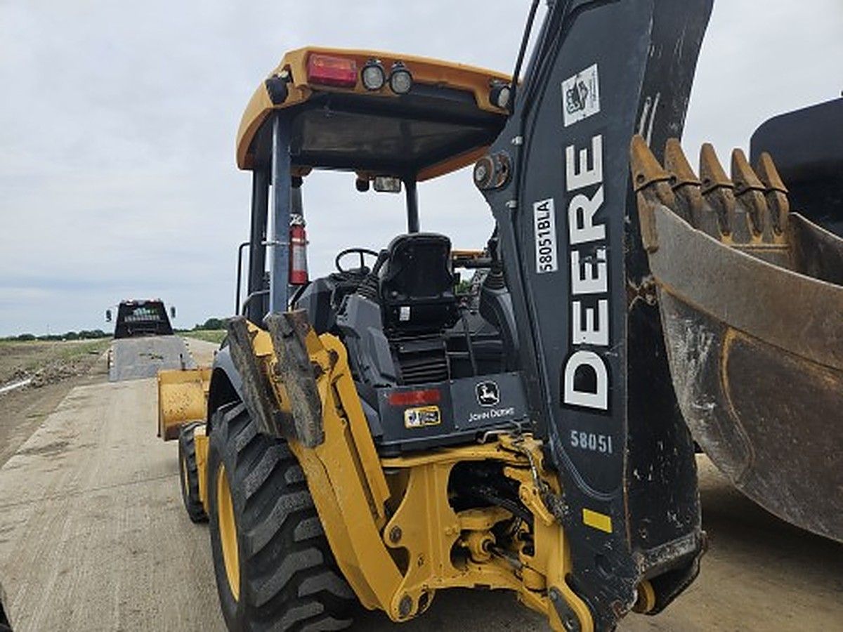 JOHN DEERE 310L photo 7