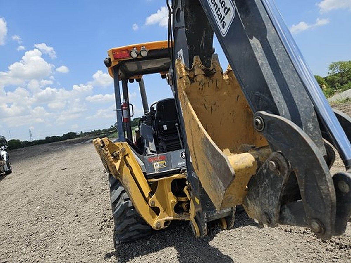 JOHN DEERE 310L photo 9