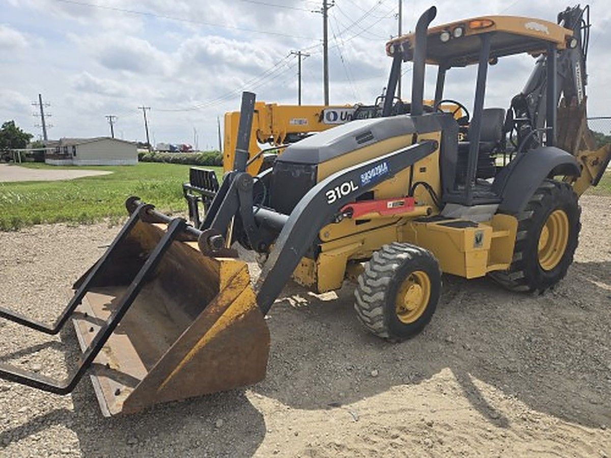 JOHN DEERE 310L photo 2