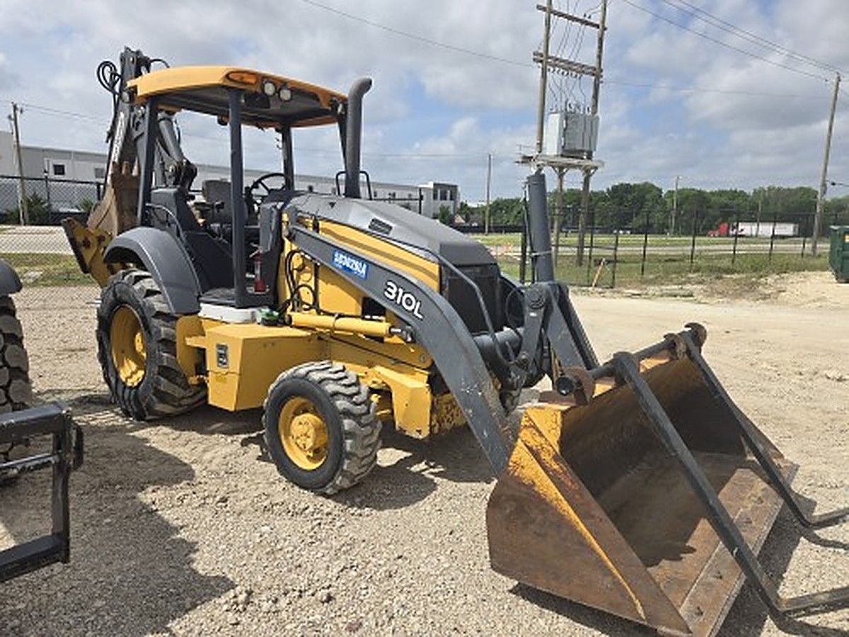 JOHN DEERE 310L photo 3