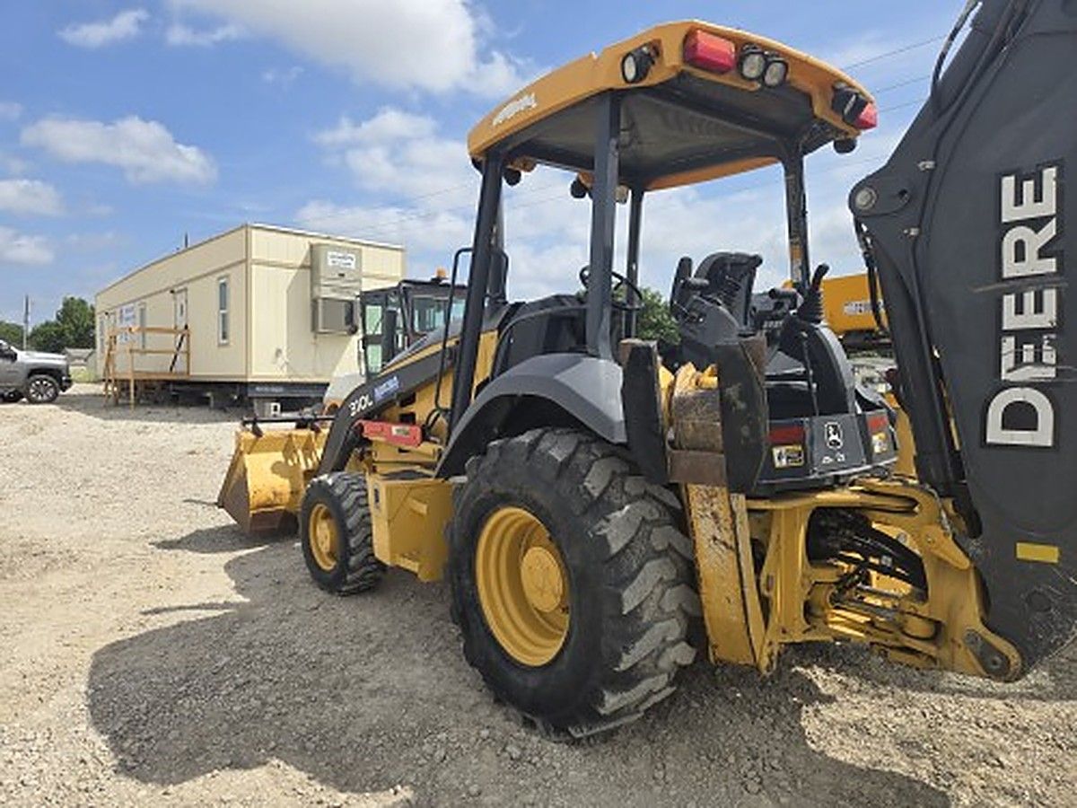 JOHN DEERE 310L photo 4