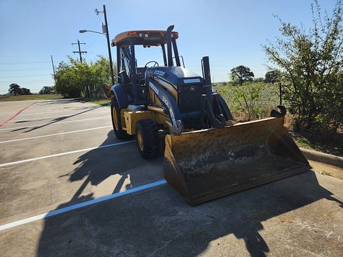 JOHN DEERE 310L photo 2