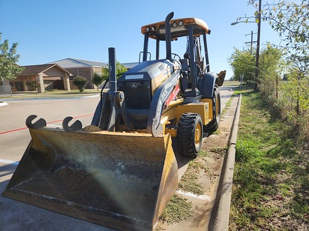JOHN DEERE 310L photo 3