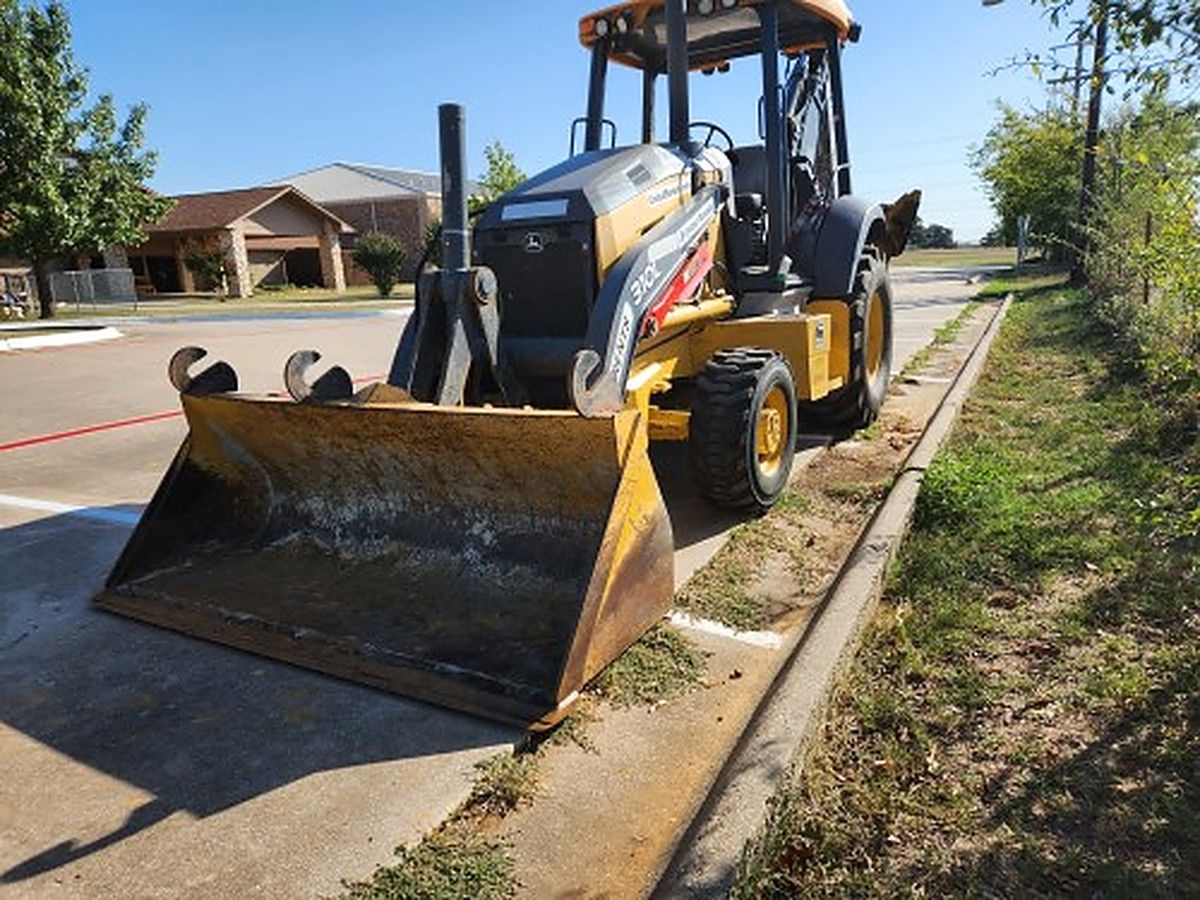 JOHN DEERE 310L photo 5