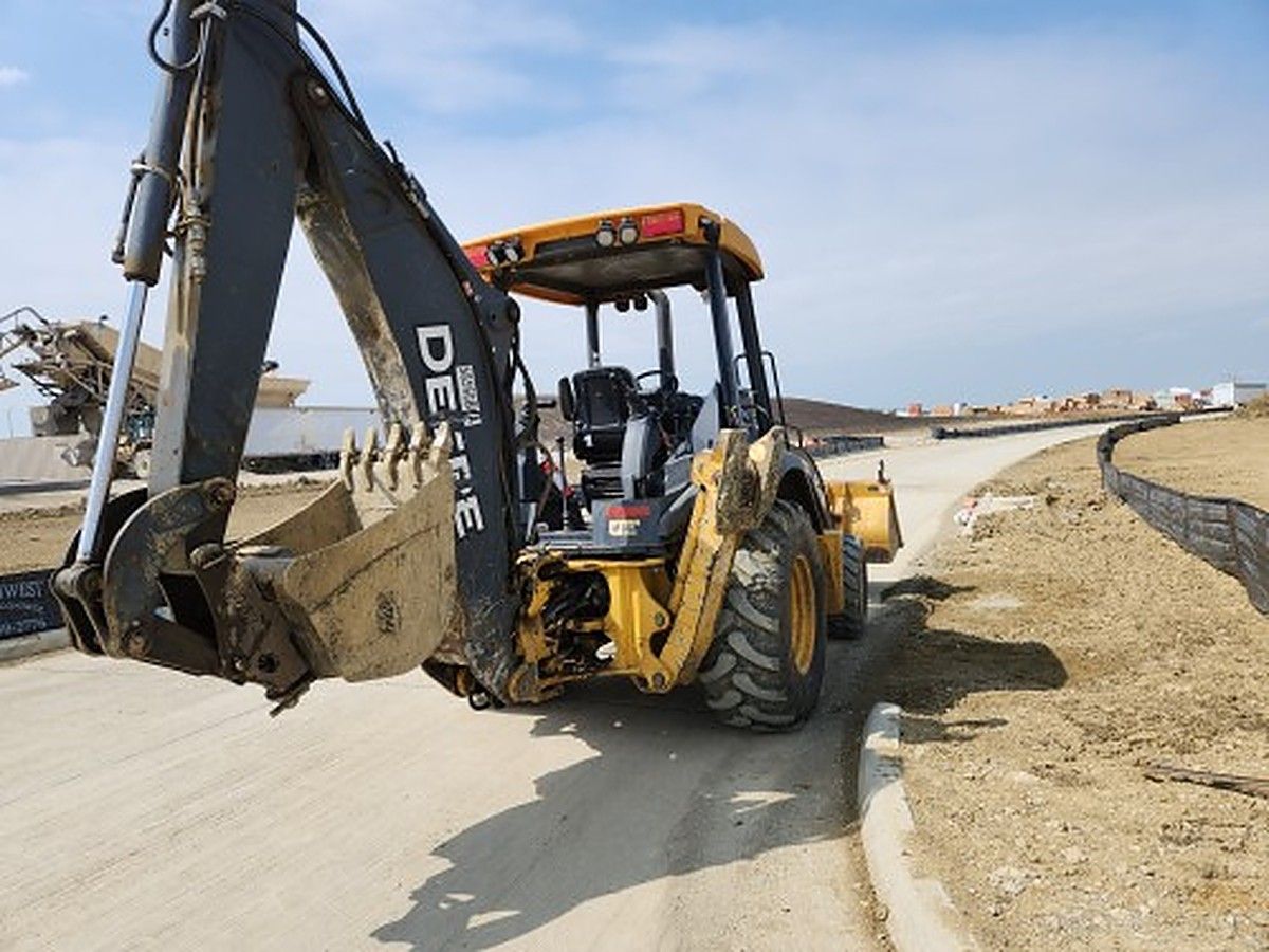 JOHN DEERE 310L photo 4