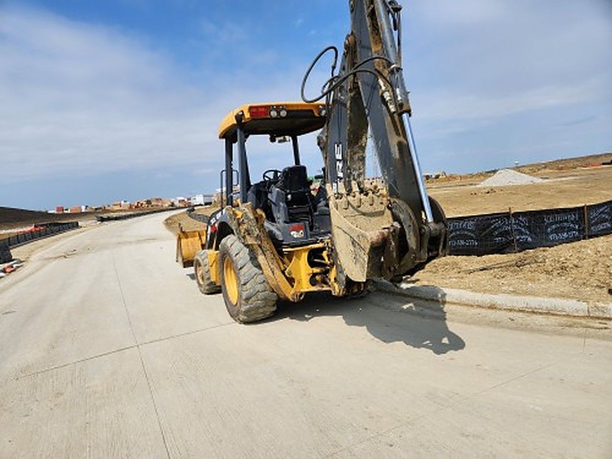 JOHN DEERE 310L photo 5
