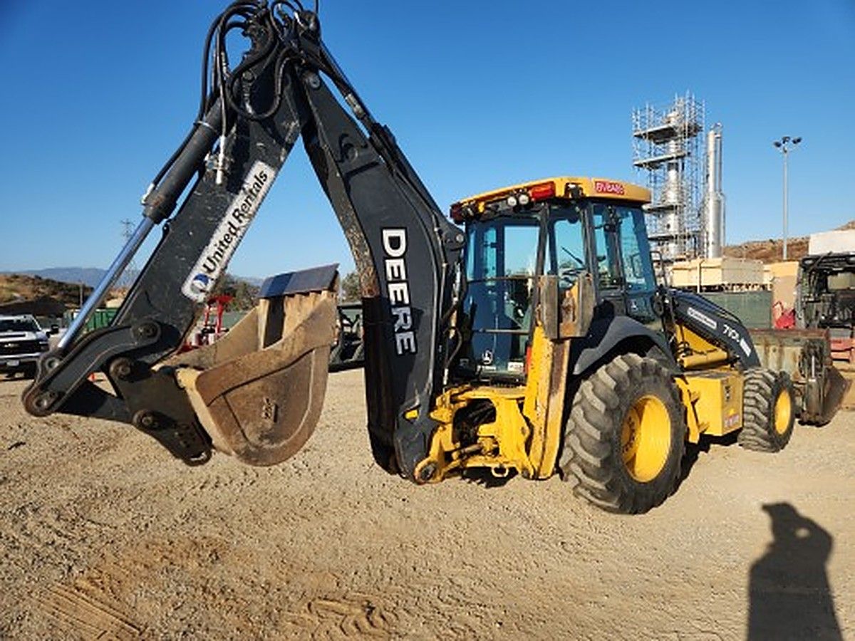JOHN DEERE 710L photo 13