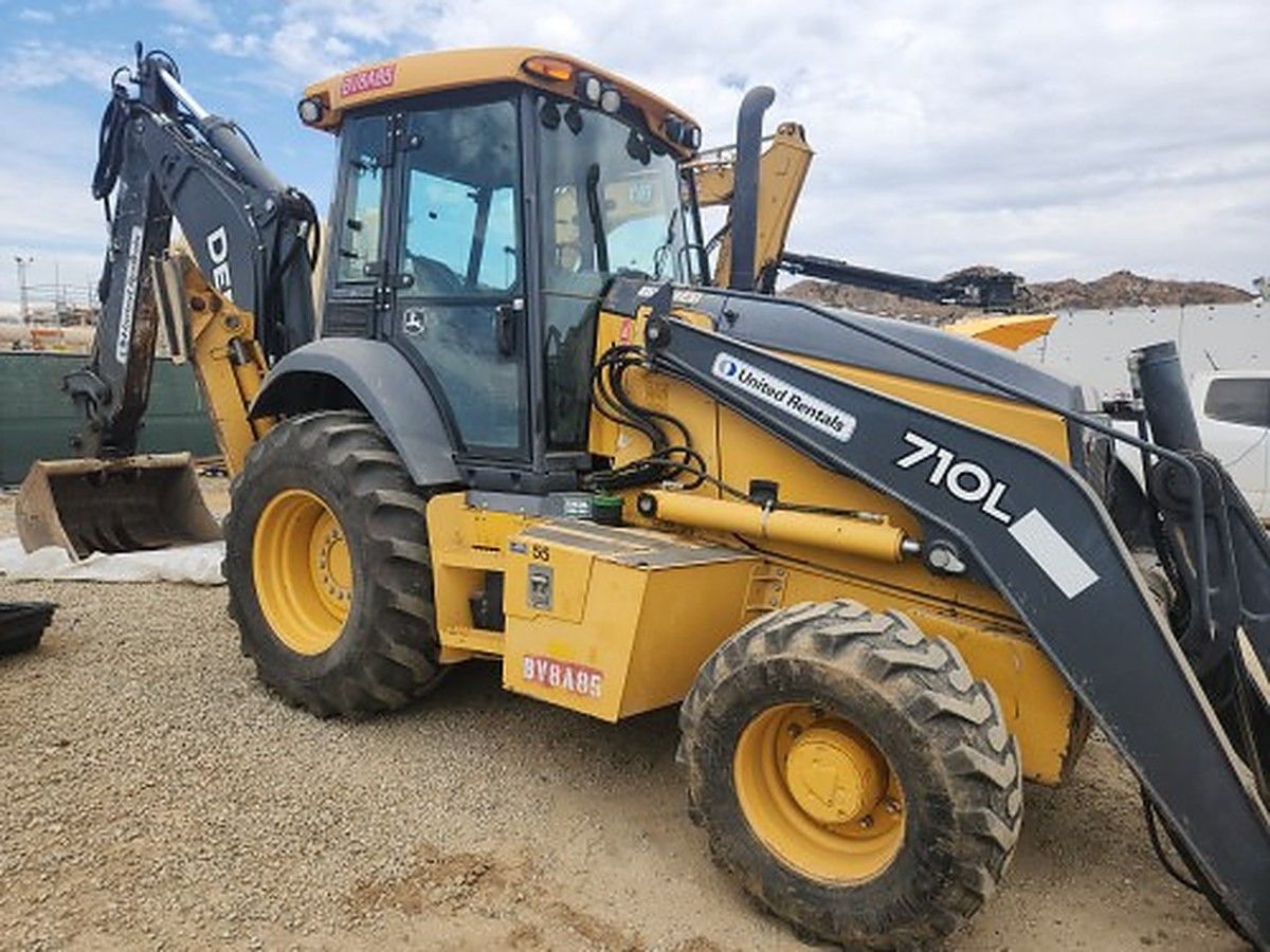JOHN DEERE 710L photo 5
