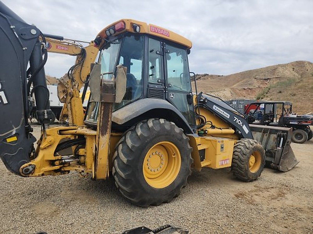 JOHN DEERE 710L photo 6