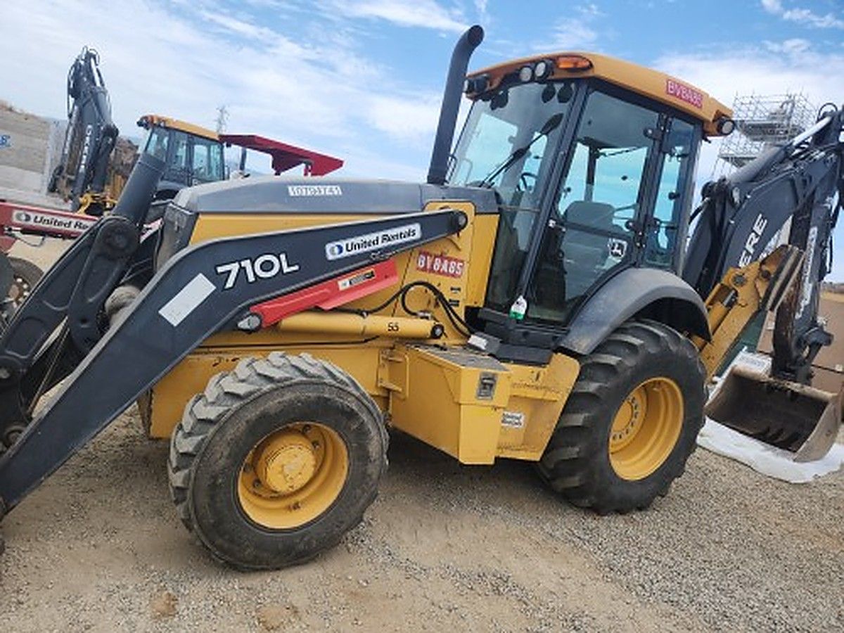 JOHN DEERE 710L photo 7
