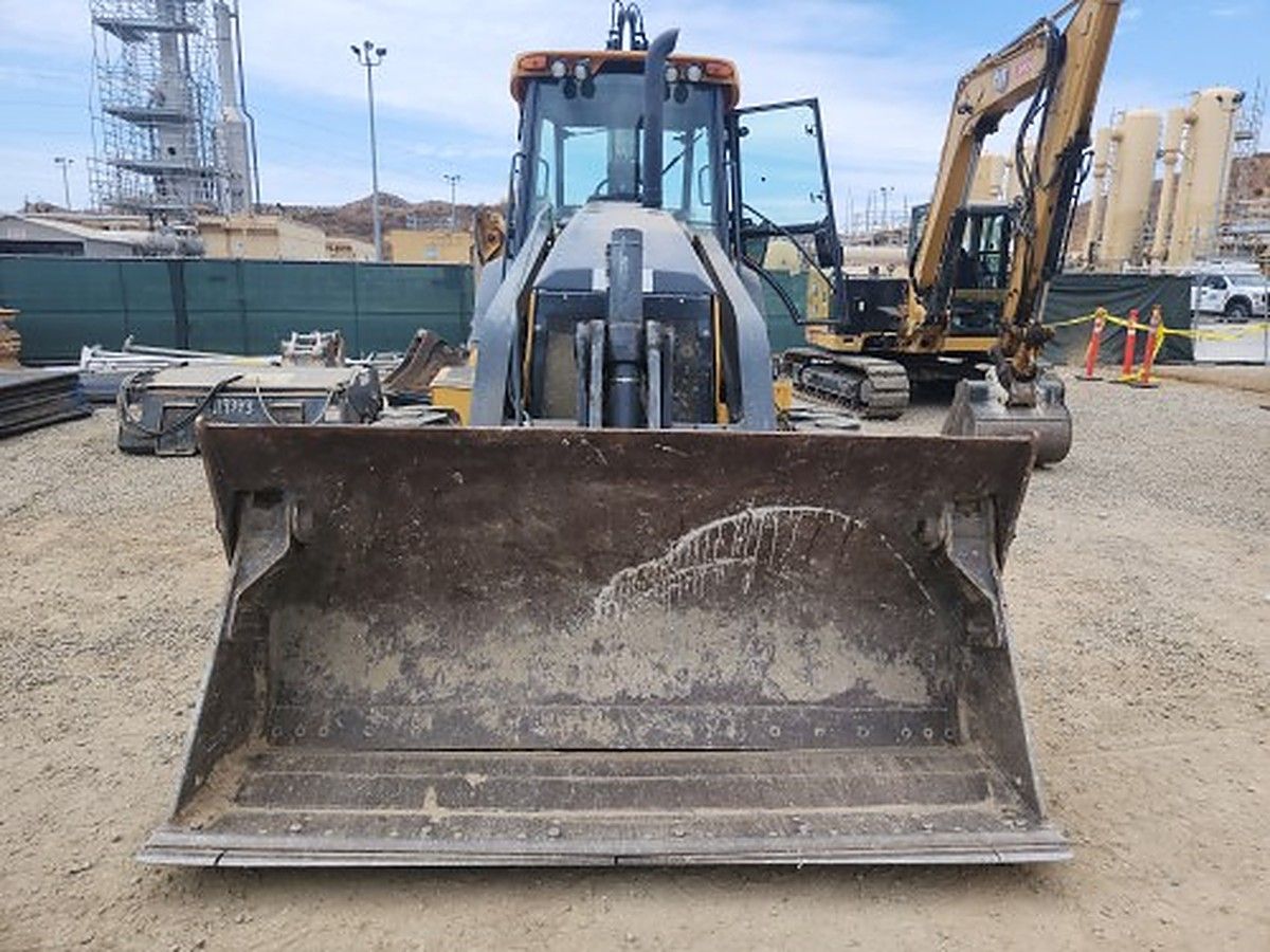 JOHN DEERE 710L photo 8