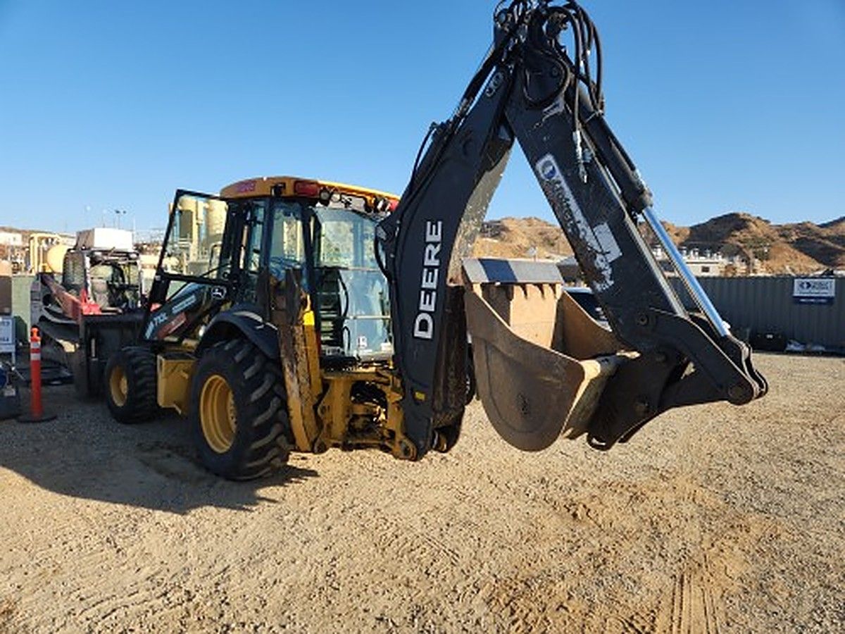 JOHN DEERE 710L photo 10