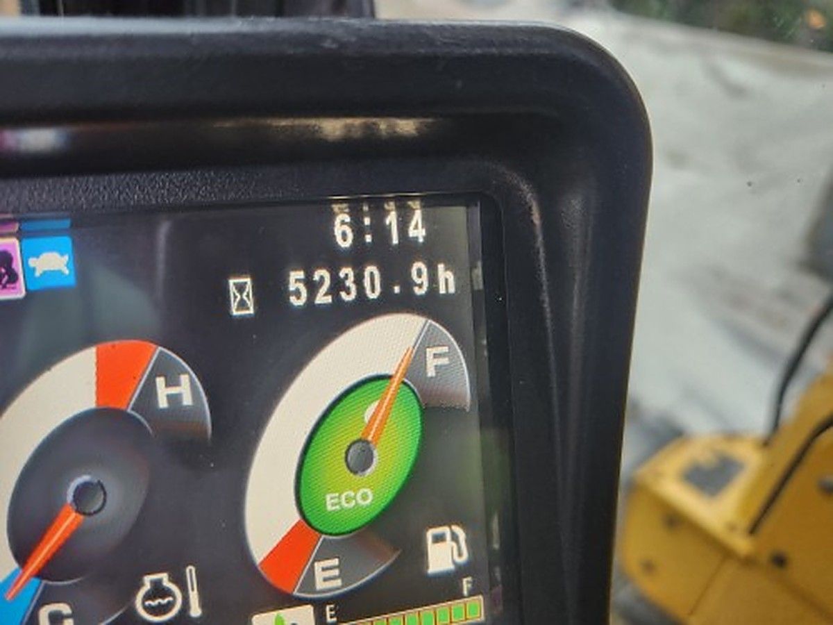 KOBELCO SK230SR-5 photo 9