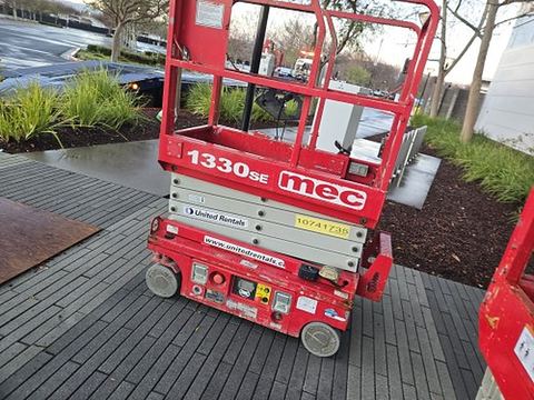 2018 MEC 1330SE Scissor Lift 10-13' Electric