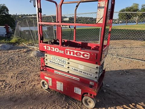 2018 MEC 1330SE Scissor Lift 10-13' Electric