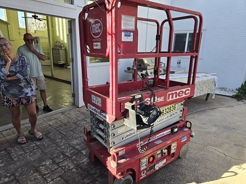 2018 MEC 1330SE Scissor Lift 10-13' Electric