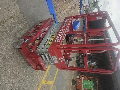 2018 MEC 1330SE Scissor Lift 10-13' Electric