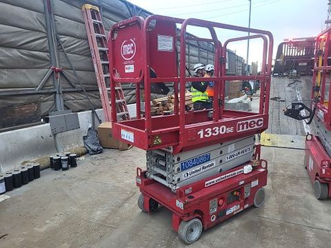 2018 MEC 1330SE Scissor Lift 10-13' Electric