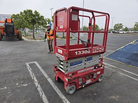 2018 MEC 1330SE Scissor Lift 10-13' Electric