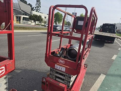 2018 MEC 1330SE Scissor Lift 10-13' Electric