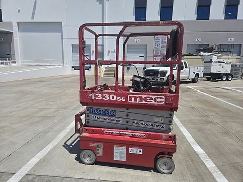 2018 MEC 1330SE Scissor Lift 10-13' Electric