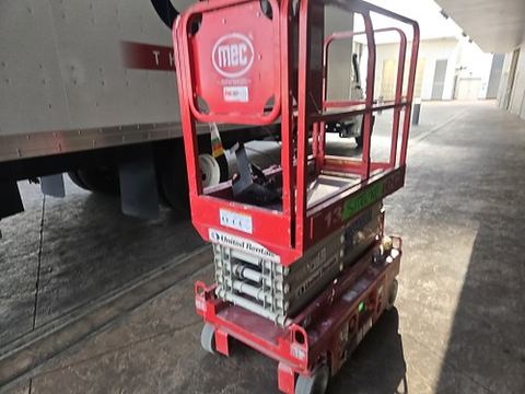 2018 MEC 1330SE Scissor Lift 10-13' Electric