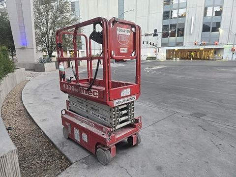 2018 MEC 1330SE Scissor Lift 10-13' Electric