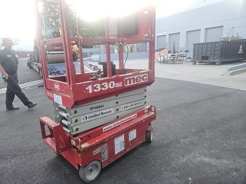2018 MEC 1330SE Scissor Lift 10-13' Electric