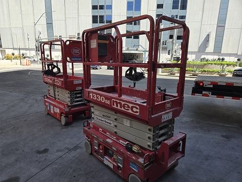 2018 MEC 1330SE Scissor Lift 10-13' Electric