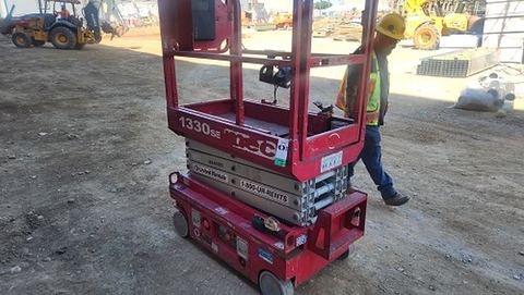 2018 MEC 1330SE Scissor Lift 10-13' Electric