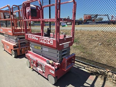 2018 MEC 1330SE Scissor Lift 10-13' Electric