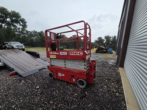2018 MEC 1930SE Scissor Lift 19' Electric