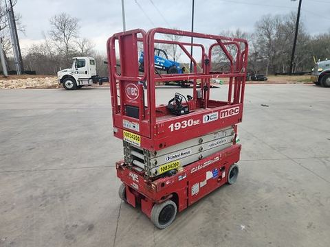 2018 MEC 1930SE Scissor Lift 19' Electric