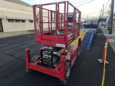2018 MEC 3259ERT Scissor Lift 30-35' Electric 4Wd