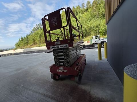 2018 MEC 4046SE Scissor Lift 39-40' Electric 45-48"Wide