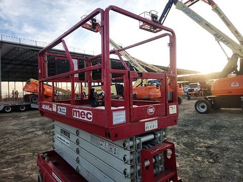 2018 MEC 4046SE Scissor Lift 39-40' Electric 45-48"Wide