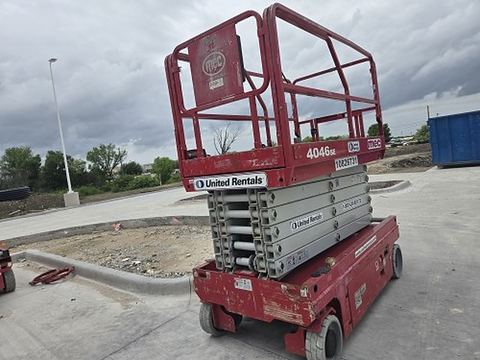 2018 MEC 4046SE Scissor Lift 39-40' Electric 45-48"Wide