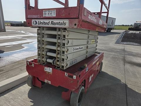 2018 MEC 4046SE Scissor Lift 39-40' Electric 45-48"Wide