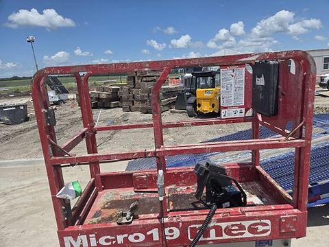 2018 MEC MICRO 19 Scissor Lift 18-19' Electric 60" Length