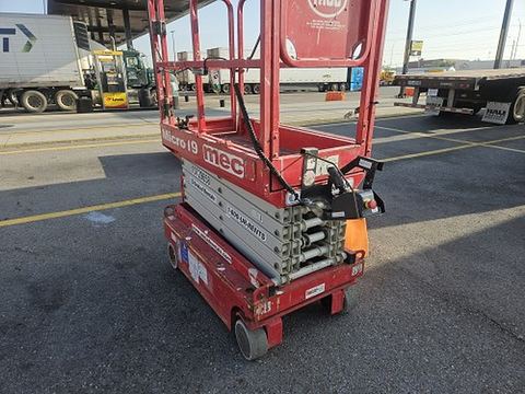 2018 MEC MICRO 19 Scissor Lift 18-19' Electric 60" Length