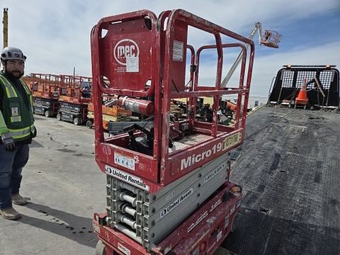2018 MEC MICRO 19 Scissor Lift 18-19' Electric 60" Length