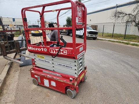 2018 MEC MICRO 19 Scissor Lift 18-19' Electric 60" Length