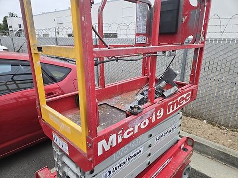 2018 MEC MICRO 19 Scissor Lift 18-19' Electric 60" Length