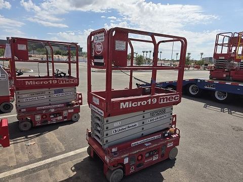 2018 MEC MICRO 19 Scissor Lift 18-19' Electric 60" Length