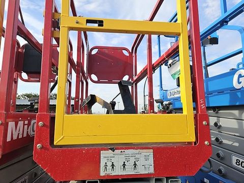 2018 MEC MICRO 19 Scissor Lift 18-19' Electric 60" Length